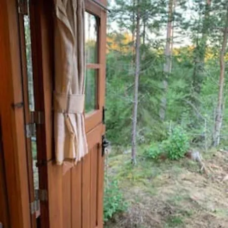 Off-grid Minihus Pa Finnskogen. Casa de Férias Kongsvinger