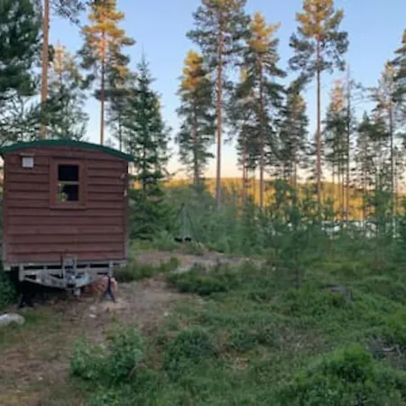 Off-grid Minihus Pa Finnskogen. Casa de Férias